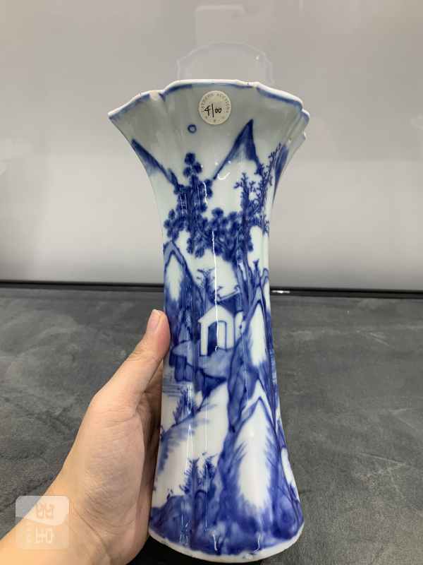 清康熙青花山水楼阁纹海棠形花觚 - 图2